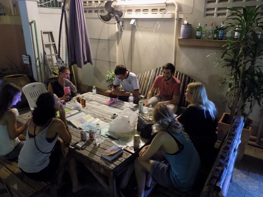 The Oasis Hostel (Adults Only) Bangkok Ngoại thất bức ảnh