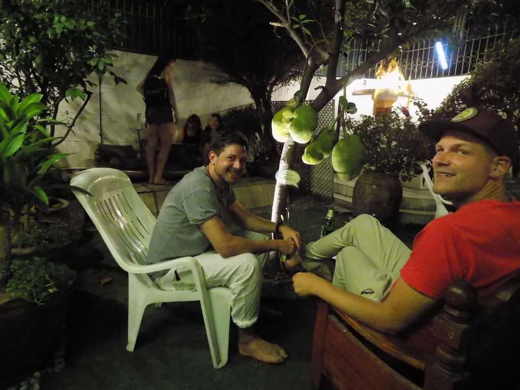The Oasis Hostel (Adults Only) Bangkok Ngoại thất bức ảnh