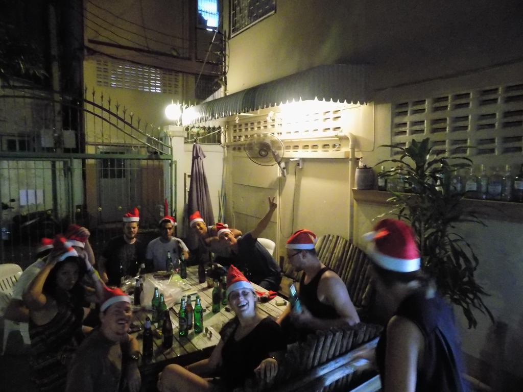 The Oasis Hostel (Adults Only) Bangkok Ngoại thất bức ảnh