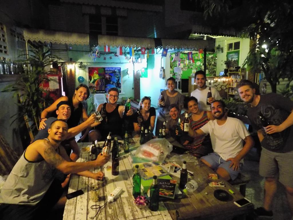 The Oasis Hostel (Adults Only) Bangkok Ngoại thất bức ảnh